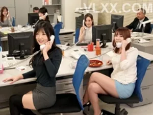 Địt mẹ kế trong khi đang nói chuyện với sếp